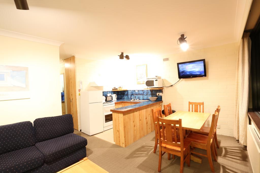 Snow Ski Apartments Falls Creek Room photo